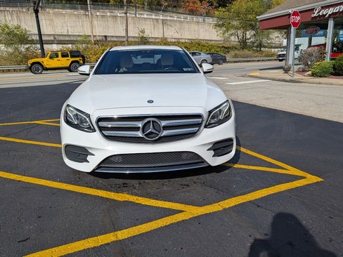 Used 2017 Mercedes-Benz E 300 4MATIC image 2
