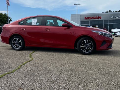 Used 2022 Kia Forte LXS FWD image 1