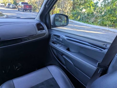 Used 2015 Dodge Grand Caravan SXT image 22