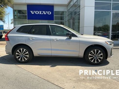 Certified 2025 Volvo XC60 B5 Core image 7