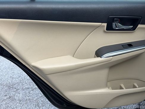 Used 2012 Toyota Camry XLE w/ Leather Pkg FWD image 19