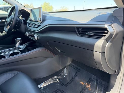 Certified 2024 Nissan Altima 2.5 SR FWD image 11