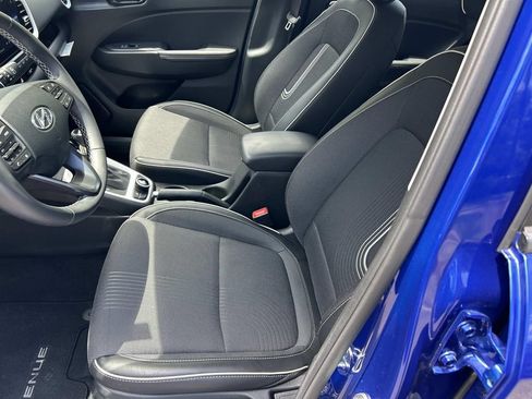 Certified 2025 Hyundai Venue Limited FWD image 15