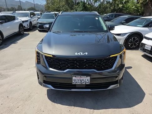 Used 2025 Kia Sorento EX AWD/4WD image 2