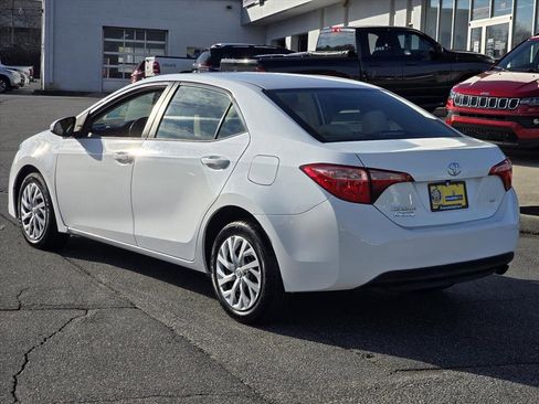 Used 2018 Toyota Corolla LE image 24