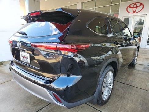 New 2026 Toyota Highlander Platinum image 11