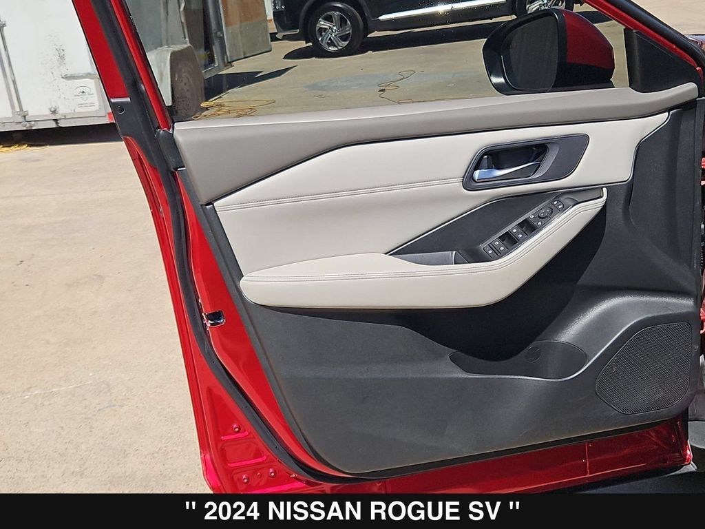 Used 2024 Nissan Rogue SV w/ SV Premium Package FWD image 14