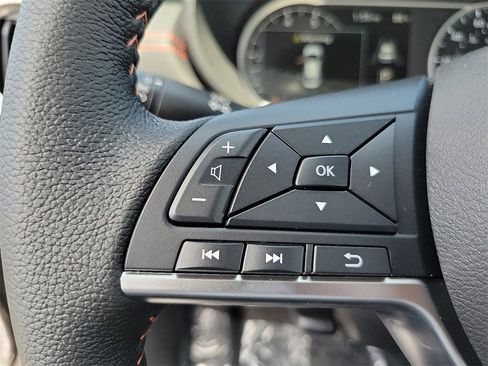 New 2025 Nissan Versa SR w/ Trunk Package image 5