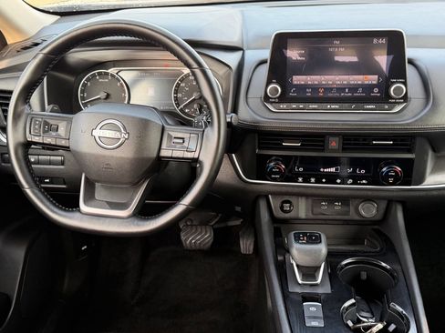 Certified 2025 Nissan Rogue SV FWD image 10