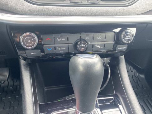 Certified 2023 Jeep Compass Latitude image 37