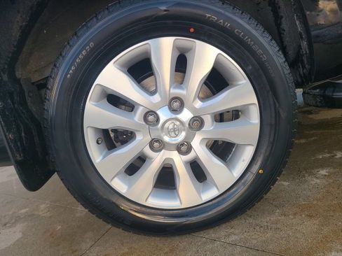 Used 2019 Toyota Sequoia Platinum image 10