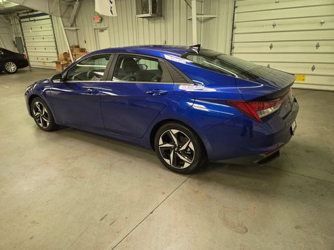 Used 2023 Hyundai Elantra Limited FWD image 4
