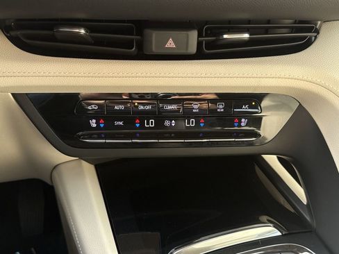 Used 2023 Buick Envision Avenir FWD image 20