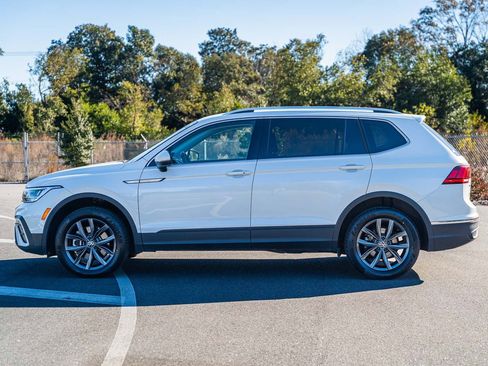 Used 2023 Volkswagen Tiguan SE image 4