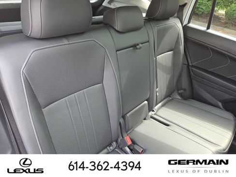 Used 2024 Volkswagen Tiguan SE AWD/4WD image 35