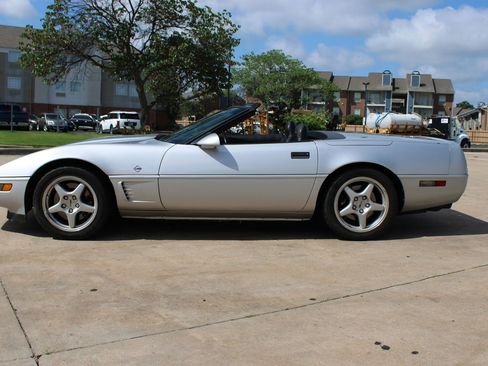 Used 1996 Chevrolet Corvette Convertible RWD image 25