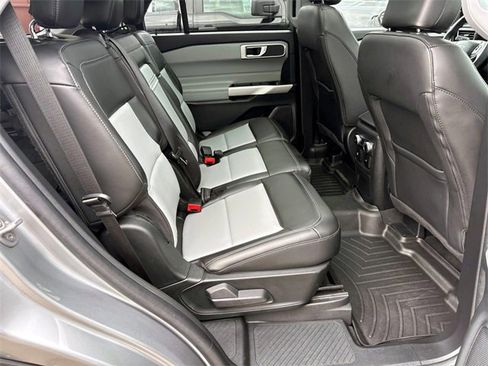 Used 2022 Ford Explorer XLT w/ Equipment Group 202A image 18