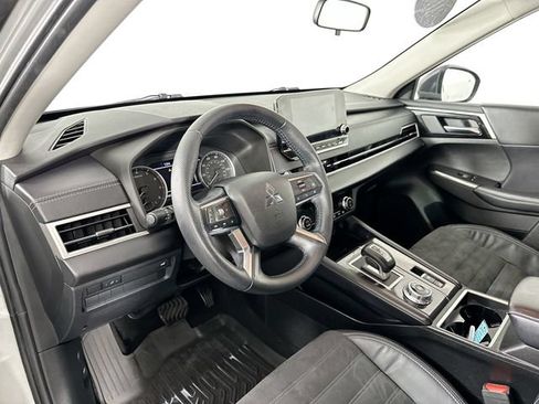 Used 2022 Mitsubishi Outlander SE AWD/4WD image 3