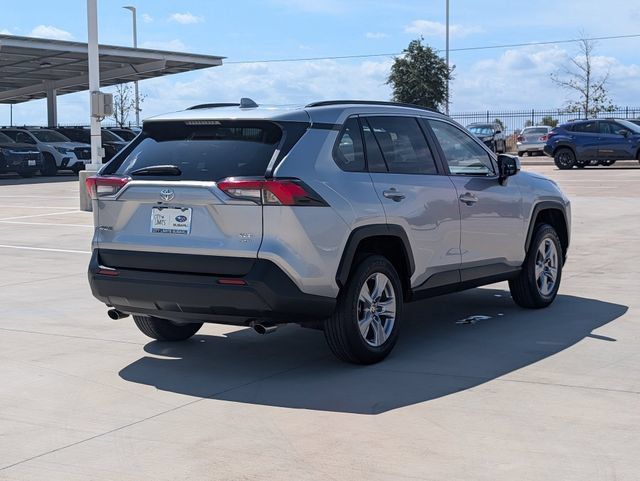 Used 2025 Toyota RAV4 XLE AWD/4WD image 5