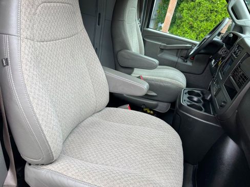 Used 2019 GMC Savana 2500 w/ Driver Convenience Package image 16