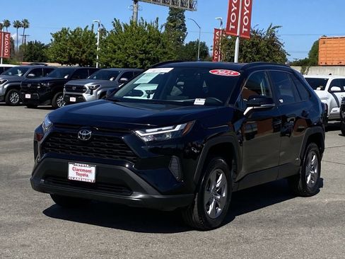 Used 2025 Toyota RAV4 XLE image 38