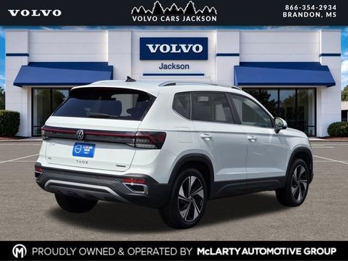Used 2025 Volkswagen Taos SE AWD/4WD image 4