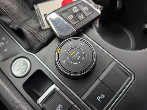 Used 2021 Volkswagen Atlas SE image 33