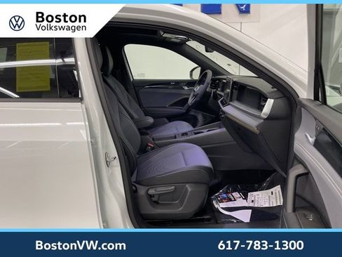 New 2026 Volkswagen Tiguan SE R-Line image 13