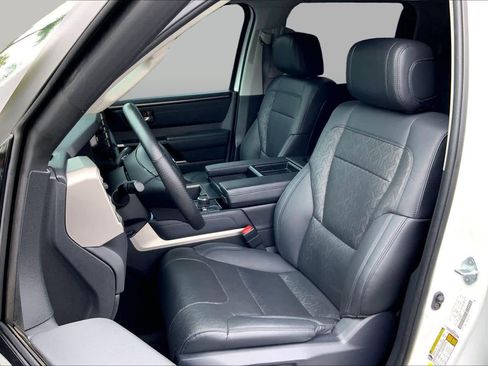 Used 2024 Toyota Tundra Limited AWD/4WD image 7