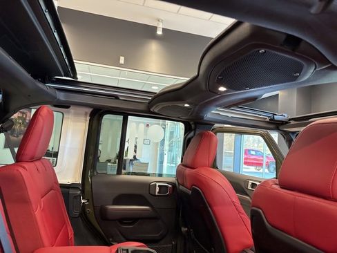 Used 2024 Jeep Wrangler Unlimited Rubicon 392 image 34