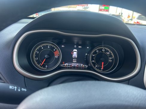 Used 2018 Jeep Cherokee Limited w/ Luxury Group FWD image 21