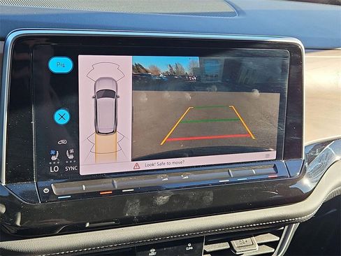 Used 2025 Volkswagen Atlas SE image 18