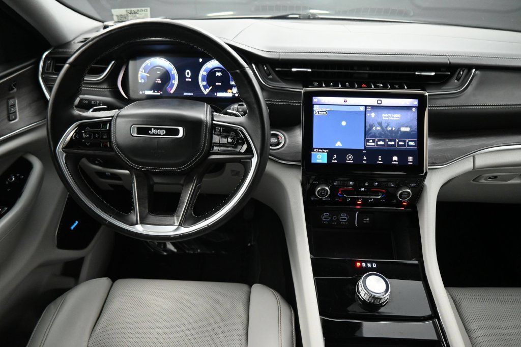 Used 2022 Jeep Grand Cherokee Overland w/ Luxury Tech Group IV RWD image 7