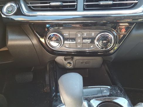 Used 2025 Chevrolet Trax ACTIV w/ Driver Confidence Package FWD image 21