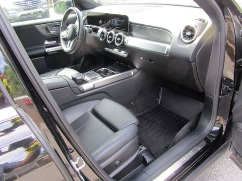 Used 2020 Mercedes-Benz GLB 250 4MATIC w/ Premium Package image 22