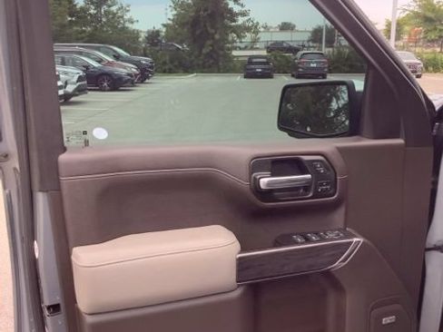 Used 2020 Chevrolet Silverado 1500 LTZ w/ LTZ Convenience Package AWD/4WD image 17