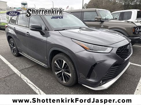 Used 2022 Toyota Highlander XSE image 1