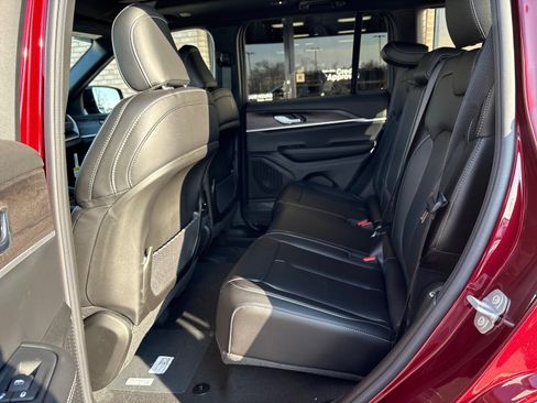 New 2025 Jeep Grand Cherokee Limited image 4