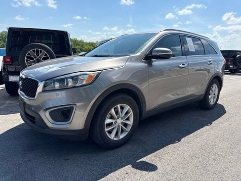 Used 2017 Kia Sorento AWD w/ LX Convenience Package image 7