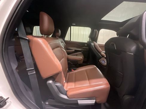 Used 2025 Lincoln Navigator Reserve AWD/4WD image 14
