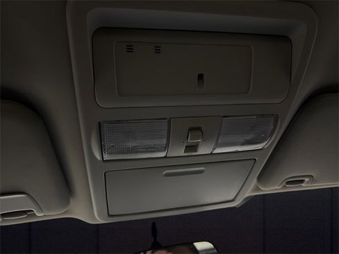 Used 2018 Nissan Titan SV image 20