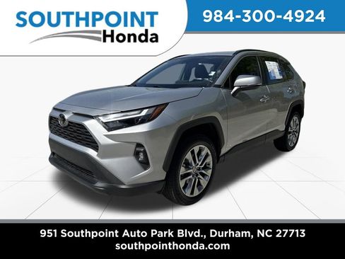 Used 2022 Toyota RAV4 XLE Premium image 3