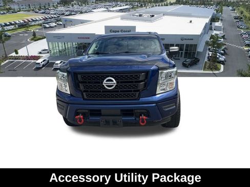 Used 2021 Nissan Titan SV w/ SV Convenience Package RWD image 3