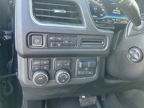 Used 2024 Chevrolet Tahoe LT w/ Luxury Package image 17