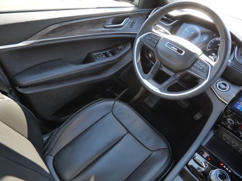 Used 2024 Jeep Grand Cherokee L Limited w/ Luxury Tech Group II image 9