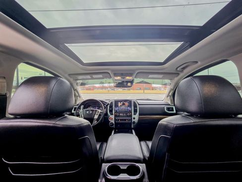 Used 2021 Nissan Titan SL w/ Moonroof Package image 31