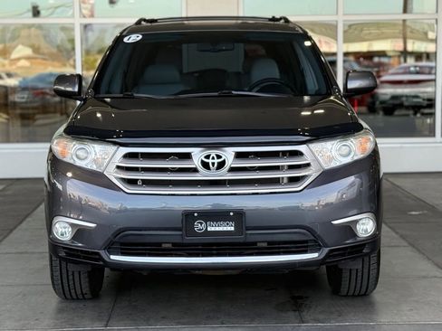 Used 2012 Toyota Highlander SE w/ Tow Pkg image 4