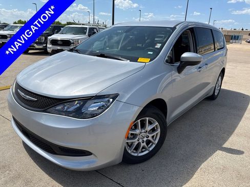Used 2022 Chrysler Voyager LX FWD image 1