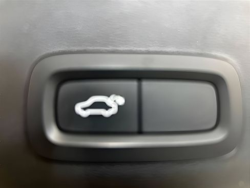 Used 2022 Volvo XC40 T5 Momentum AWD/4WD image 22