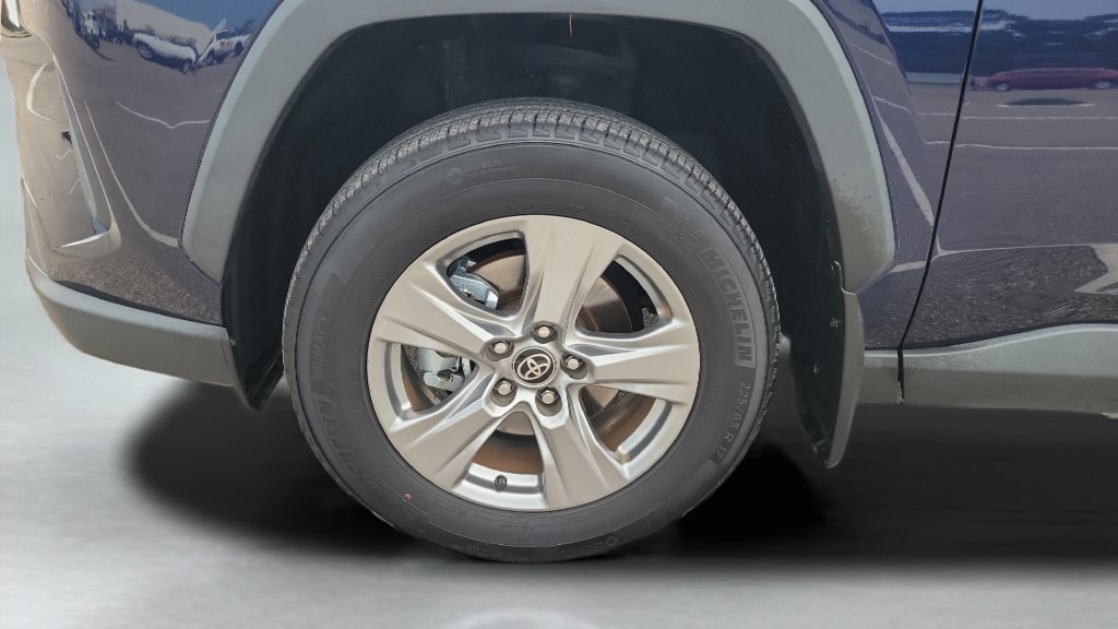 Used 2025 Toyota RAV4 XLE FWD image 27